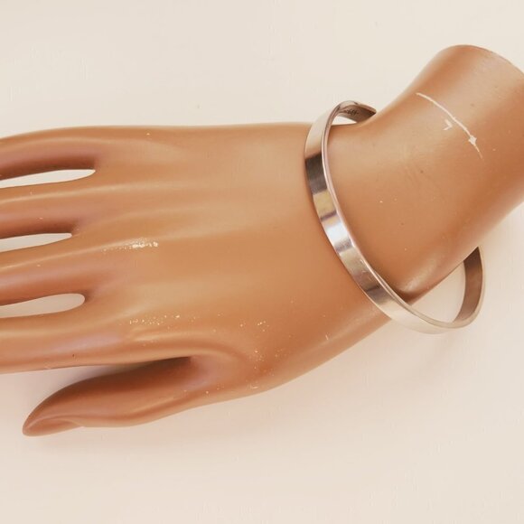 Mint & Lily Nurse Save Lives Silver Tone Minimalist Simple Cuff Bracelet - Picture 3 of 9